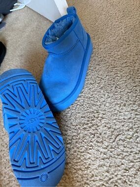 UGG Kids Cozy Blue Faux-Fur Mini Boot